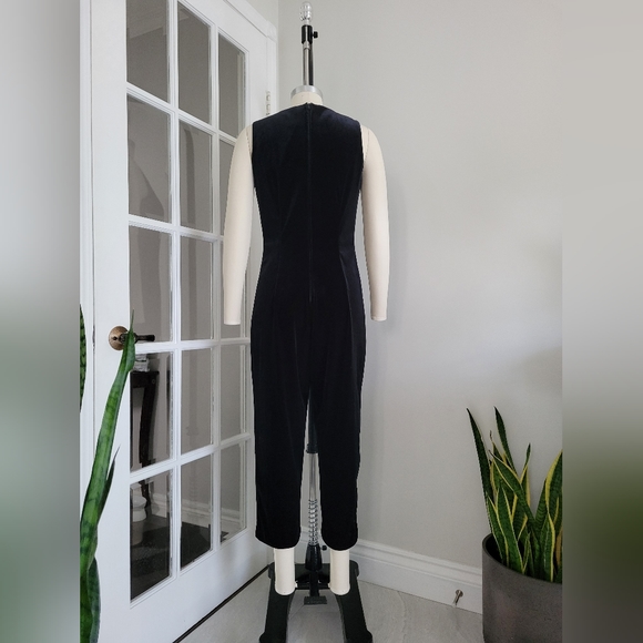 VINTAGE black velvet sleeveless jumpsuit - Picture 3 of 6